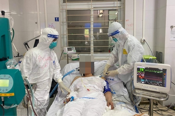 Cả nước có 6.626 bệnh nhân COVID-19 nặng, 924 ca phải thở máy-1