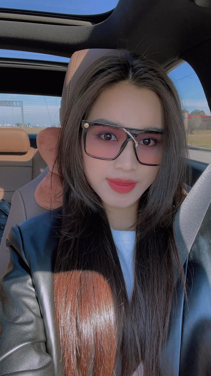 Hoa hậu Đỗ Thị Hà tái xuất rạng rỡ sau khi âm tính với SARS-CoV-2-6