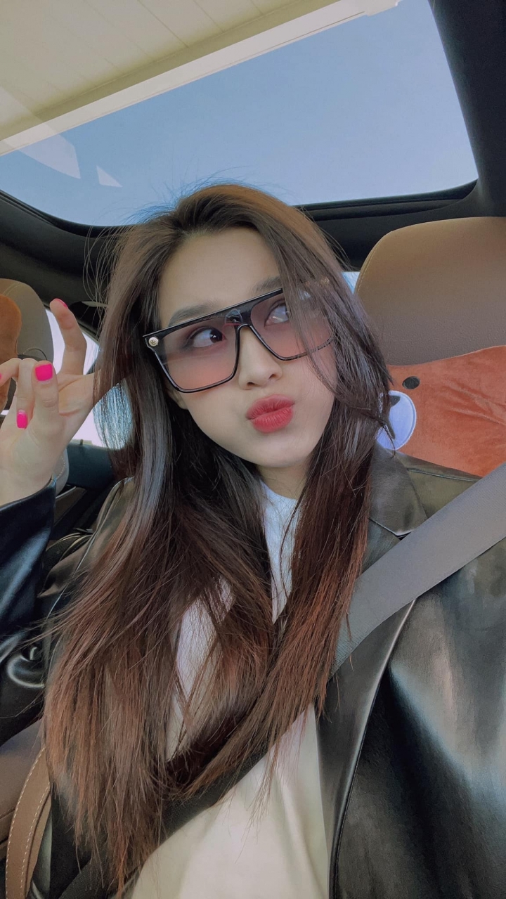 Hoa hậu Đỗ Thị Hà tái xuất rạng rỡ sau khi âm tính với SARS-CoV-2-4