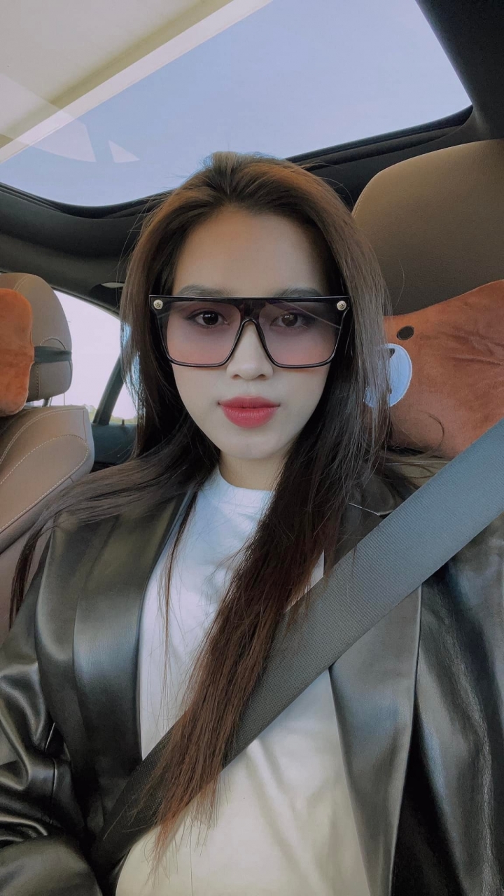 Hoa hậu Đỗ Thị Hà tái xuất rạng rỡ sau khi âm tính với SARS-CoV-2-2