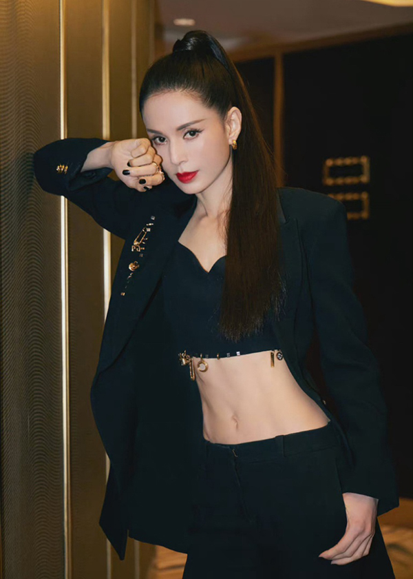 Ngoài 50 tuổi, Tiểu Long Nữ Lý Nhược Đồng vẫn trẻ đẹp vạn người mê nhờ một thói quen vào mỗi tối-3