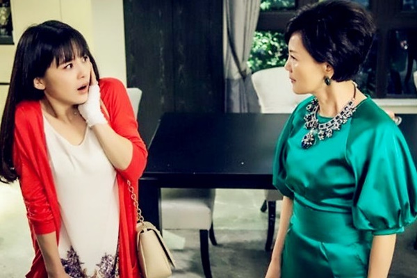 Đi làm về, tôi sửng sốt khi thấy một cô gái lạ bụng bầu vượt mặt đang ngồi trước mặt bố mẹ tôi khóc lóc cầu xin giúp đỡ-2