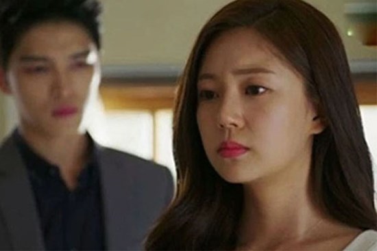 Đêm tân hôn, vợ còn “nguyên” lại bị chồng tát nảy lửa, cô nói một câu, anh ôm cô khóc