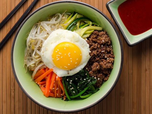 Cuối tuần rảnh rỗi, trổ tài làm món cơm trộn kim chi chua cay, hấp dẫn không thua gì ngoài hàng-1