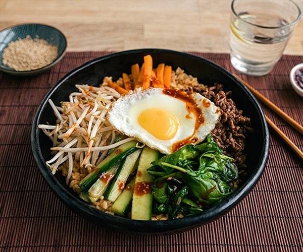 Cuối tuần rảnh rỗi, trổ tài làm món cơm trộn kim chi chua cay, hấp dẫn không thua gì ngoài hàng-3