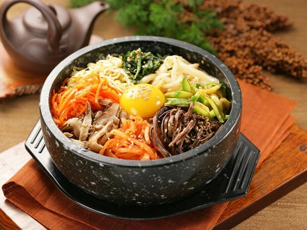 Cuối tuần rảnh rỗi, trổ tài làm món cơm trộn kim chi chua cay, hấp dẫn không thua gì ngoài hàng-4