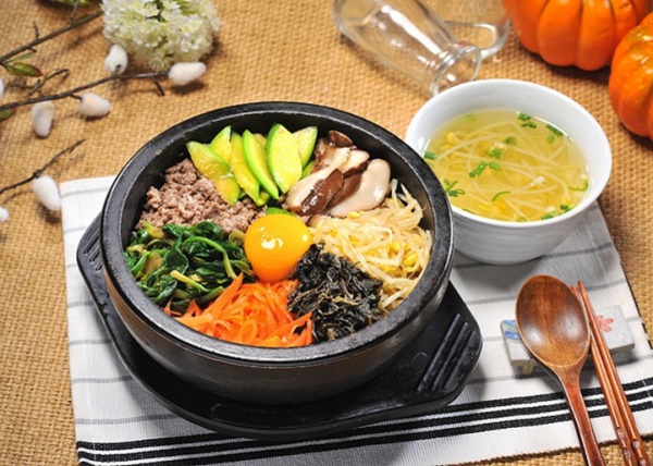 Cuối tuần rảnh rỗi, trổ tài làm món cơm trộn kim chi chua cay, hấp dẫn không thua gì ngoài hàng-2