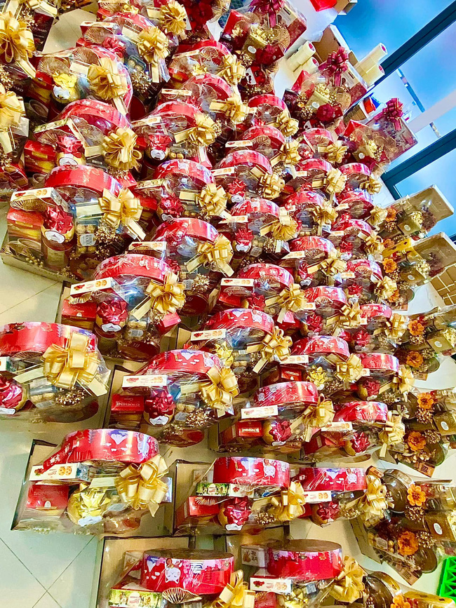 Nữ đại gia quận 7 thưởng Tết dài tập cho nhân viên từ tiền đến quà rồi du lịch nghỉ dưỡng-2