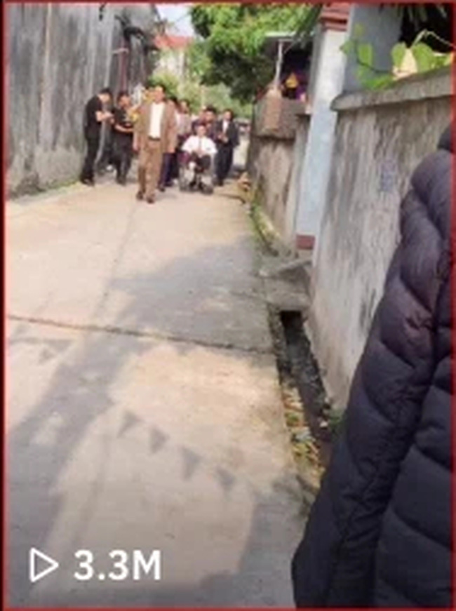 Đoạn clip 3 triệu lượt xem về tai nạn” của chú rể trong ngày cưới: Thánh nhọ đến mức đã phải ngồi xe lăn cũng chẳng yên thân!-1