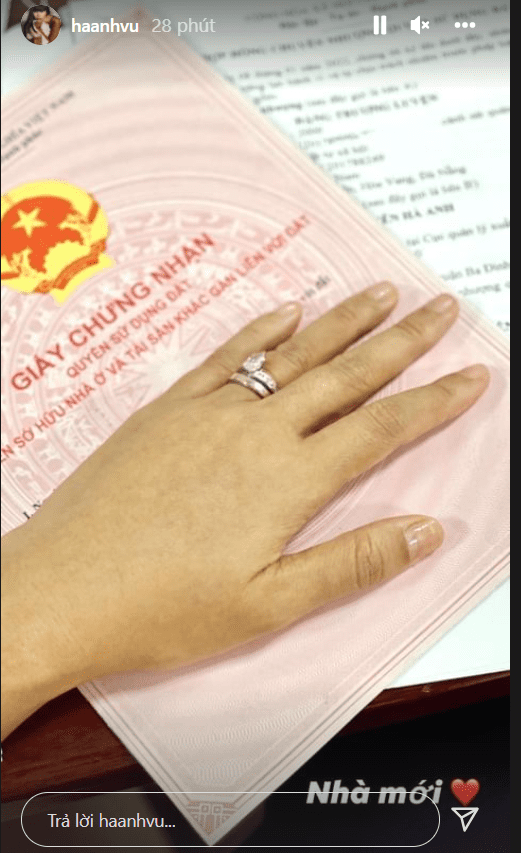 Mới tậu căn hộ 14 tỷ chưa lâu, Hà Anh tiếp tục khoe combo trên hột xoàn, dưới sổ đỏ đầu năm mới-4