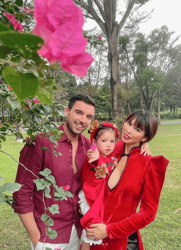 Mới tậu căn hộ 14 tỷ chưa lâu, Hà Anh tiếp tục khoe combo trên hột xoàn, dưới sổ đỏ đầu năm mới-7