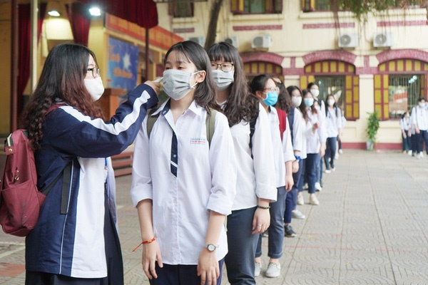 KHẨN: 1 địa phương cho học sinh nghỉ học vì có hơn 40 F0 là giáo viên, học sinh-2