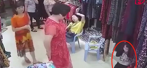 Bé trai làm 1 hành động khi bị bắt cóc, xem lại camera trích xuất mà cha mẹ nào cũng giật mình: Rất đáng học hỏi!-1