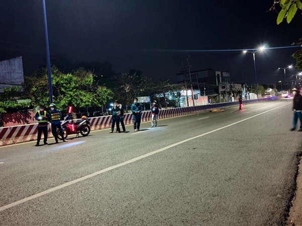 Vợ gào khóc thảm thiết tại hiện trường chồng bị tai nạn tử vong sau tiệc tất niên-2