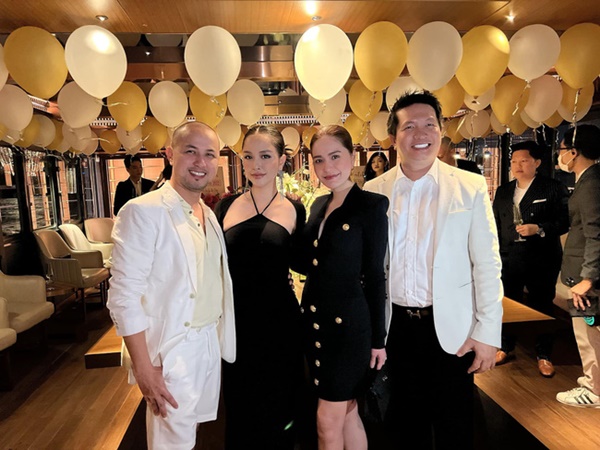 Gia đình Trang Pilla - chị dâu ca sĩ Bảo Thy và nữ đại gia quận 7 đứng chung một khung hình, màn so kè xem ai toát mùi tiền” hơn?-1