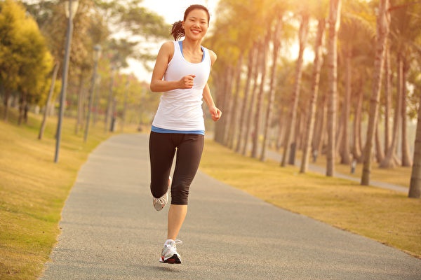 Đi bộ là liều thuốc trường sinh tốt nhất, nhưng có 2 kiểu đi bộ chẳng khác nào tự tử, rất nguy hiểm cho phổi-2