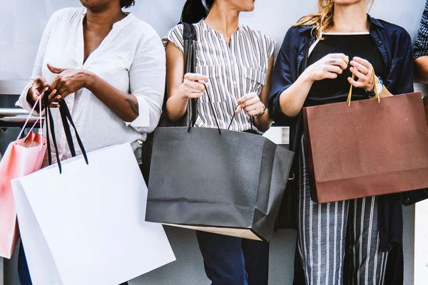 Tổng kết cuối năm, hãy nói lời xin lỗi ví tiền của bạn ngay nếu năm qua đã mua sắm theo 8 cách điên rồ” này-1