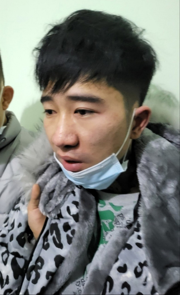 Gã thanh niên cướp 3 tỷ đồng tại ngân hàng: Đưa một khoản tiền cho bạn gái và chôn một khoản tại gốc đào ở nhà-1