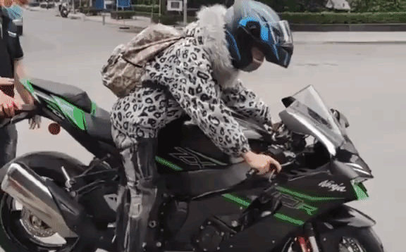 Nhân viên bán xe cho tên cướp ngân hàng: Lúc đầu người này định mua chiếc hơn tỷ-1