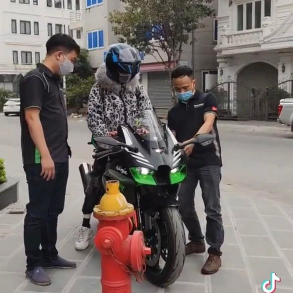 Nhân viên bán xe cho tên cướp ngân hàng: Lúc đầu người này định mua chiếc hơn tỷ-3