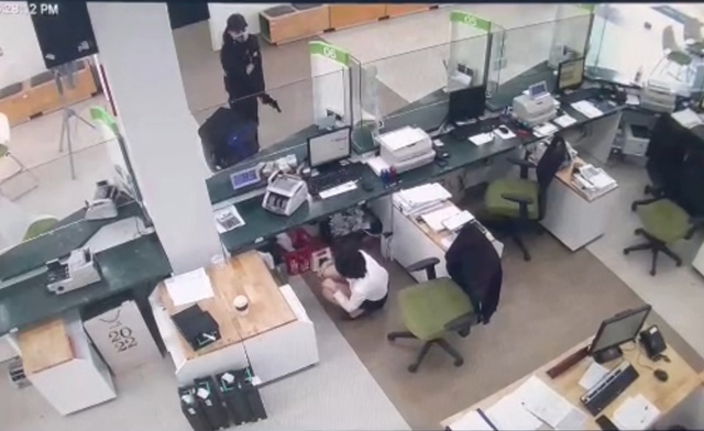 Nhân viên bán xe cho tên cướp ngân hàng: Lúc đầu người này định mua chiếc hơn tỷ-4