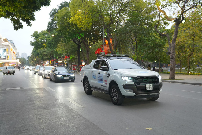 Dàn ô tô diễu hành quanh trung tâm Hà Nội lan tỏa thông điệp mạnh mẽ sau vụ dì ghẻ bạo hành bé gái 8 tuổi-2