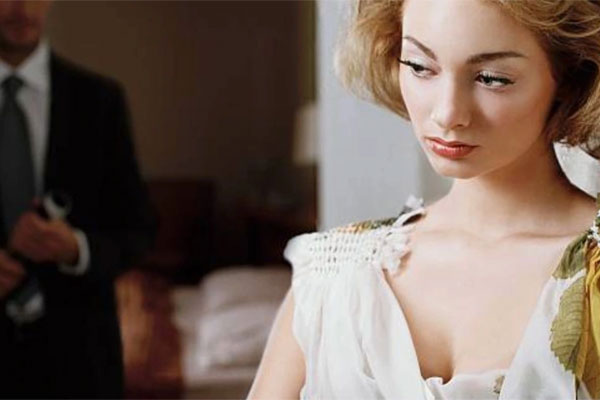 Lúc đưa tờ đơn ly hôn, chồng đặt một chùm chìa khóa vào tay làm tôi không hiểu ý đồ của anh ấy-1