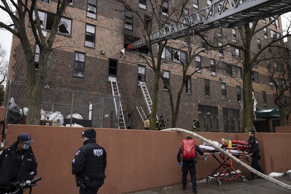 Cháy chung cư ở thành phố New York (Mỹ) khiến 19 người tử vong, bao gồm 9 trẻ em-4