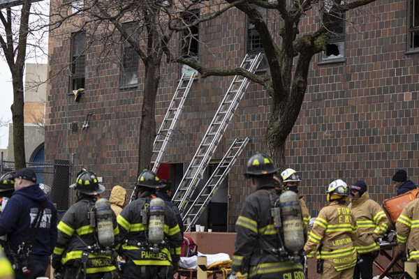 Cháy chung cư ở thành phố New York (Mỹ) khiến 19 người tử vong, bao gồm 9 trẻ em-8