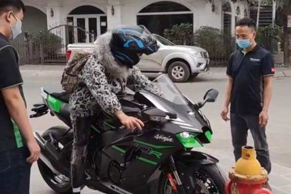 Vụ cướp ngân hàng ở Hải Phòng: Trước khi trở thành tên cướp... gây hài với chiếc PKL 700 triệu, nghi phạm còn là thánh đạo lý trên MXH-8