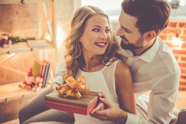 Cặp đôi lệch tuổi mới sống chung 2 ngày đã tranh cãi tiền bạc, thân phận thật sự của bạn gái khiến thanh niên chết điếng-1