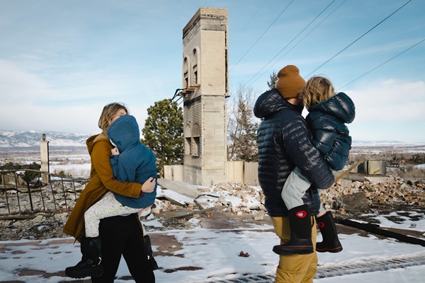 Nước mắt của những người Mỹ bỗng lâm vào cảnh màn trời chiếu đất-2