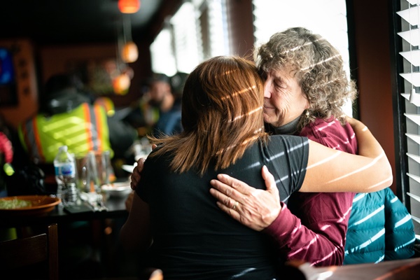 Nước mắt của những người Mỹ bỗng lâm vào cảnh màn trời chiếu đất-3