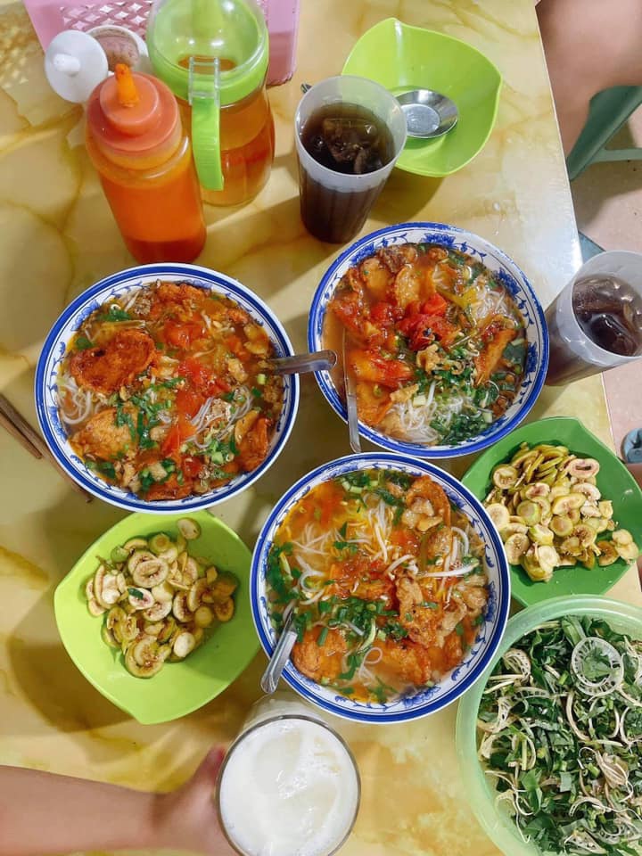 Lạ lùng bún nhà nghèo ăn kèm tóp mỡ, giá 10.000 đồng/bát ở Nam Định-5