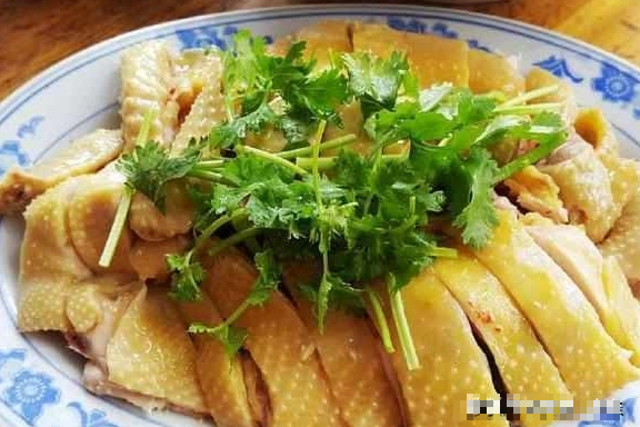 Luộc gà bằng nước nóng hay nước lạnh? Làm sai bảo sao gà không thơm, mềm-4