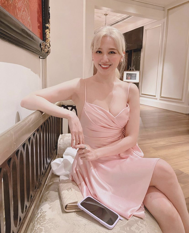 Hari Won khác lạ với màu tóc không cháy đời không nể, nhưng netizen lại chỉ mải ngắm đôi gò bồng đảo căng đầy-1