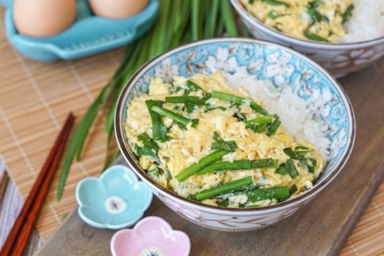 Khi chiên trứng, người Nhật không cho hành lá mà dùng loại rau này để ngừa ung thư và trường thọ, tiếc là người Việt ít ai thích