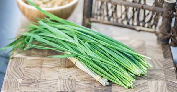 Khi chiên trứng, người Nhật không cho hành lá mà dùng loại rau này để ngừa ung thư và trường thọ, tiếc là người Việt ít ai thích-4