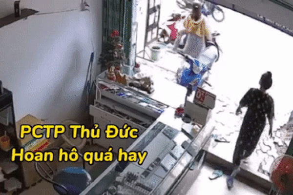Vờ mua điện thoại rồi chạy lên xe bạn trai để tẩu thoát, cô gái bị chủ cửa hàng bắt ngay tại trận