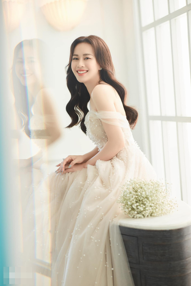 Nữ MC sở hữu nhan sắc xinh nhất nhì VTV, khoe bộ ảnh cưới nhưng danh tính chú rể vẫn không được tiết lộ-3