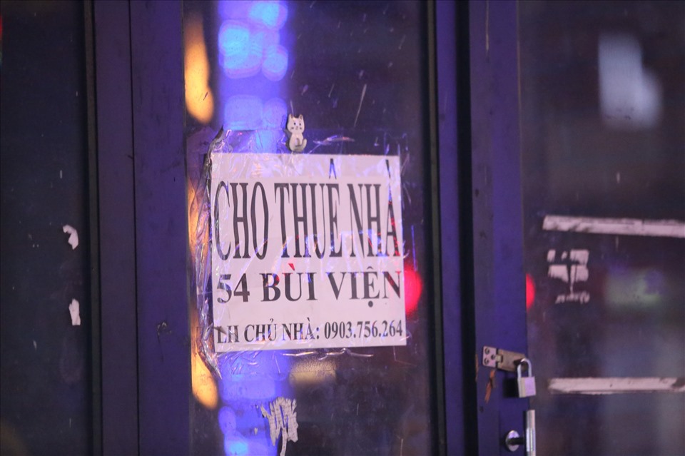 Karaoke ngày đầu mở cửa: Khách đến đặt phòng hát từ 6 giờ chiều-12