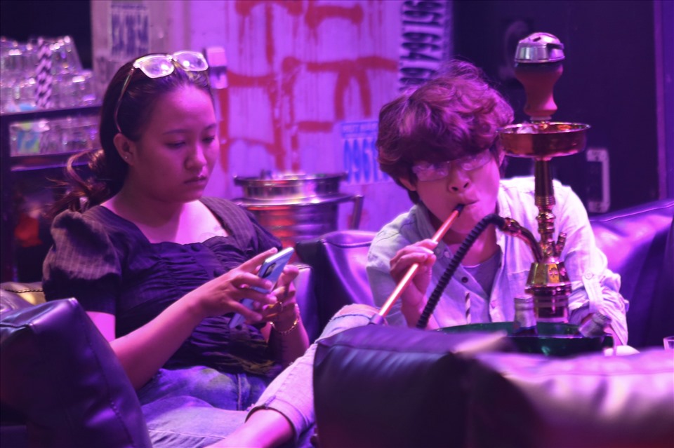 Karaoke ngày đầu mở cửa: Khách đến đặt phòng hát từ 6 giờ chiều-13