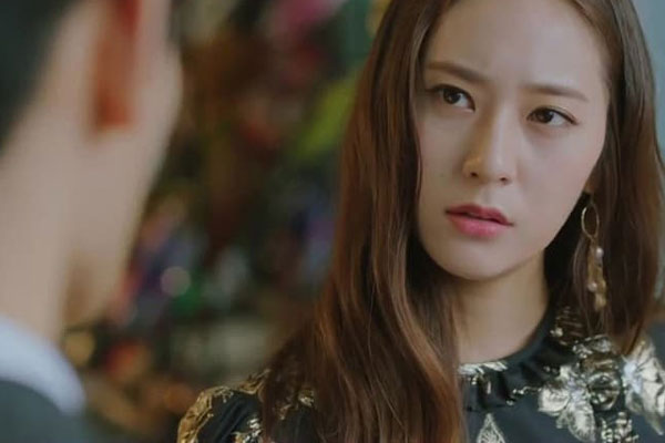 Vô tình làm vỡ lọ hoa trong phòng mẹ chồng, tôi chết điếng khi thấy vật rơi loảng xoảng xuống nền nhà-2