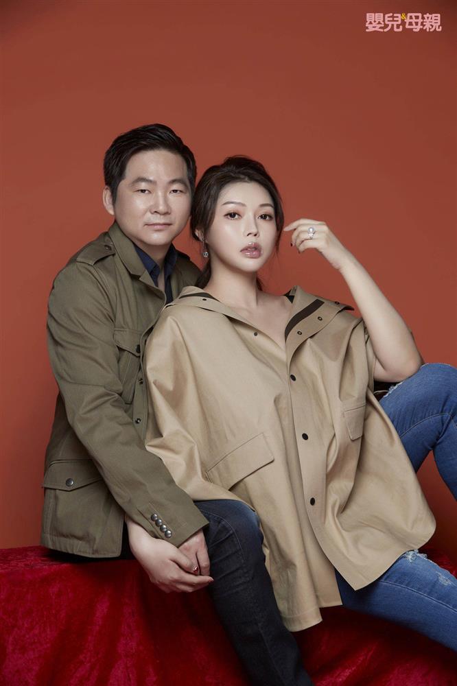 Tỷ phú trúng tiếng sét ái tình với người mẫu nóng bỏng, quỳ gối cầu hôn 10 lần: Mỹ nhân đồng ý làm bà hai khi thấy&nbsp;điều đắt giá hơn vàng-5