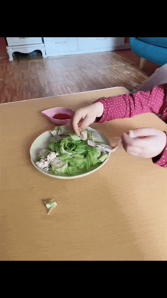 Hí hoáy làm bắp cải cuộn thịt cho con lười ăn rau, chưa kịp hưởng thành quả lao động thì mẹ đã tiền đình-2
