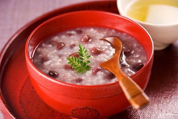 Cô gái 29 tuổi tử vong sau 6 tháng phát hiện ung thư dạ dày, bác sĩ chỉ ra nguyên nhân từ 1 loại hạt nhiều người dùng khi nấu cháo-2