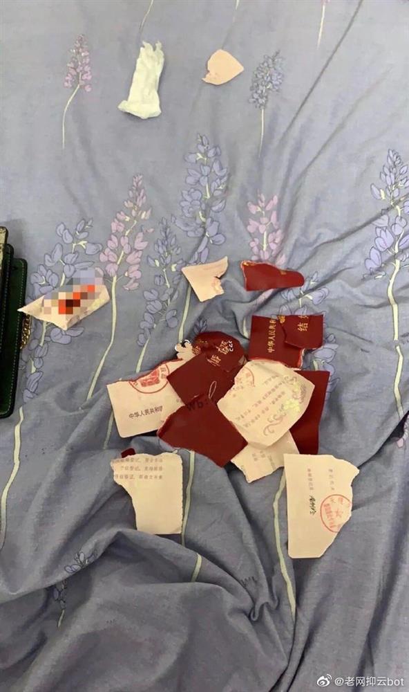 Quen 3 tháng đã cưới vội vàng, cô vợ đùng đùng xé giấy đăng ký kết hôn chỉ sau 1 ngày vì hành động mờ ám của chồng-2