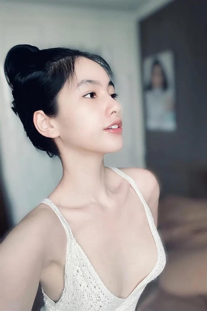 Cẩm Đan diện áo như sắp tụt khoe vóc dáng gây mê-4