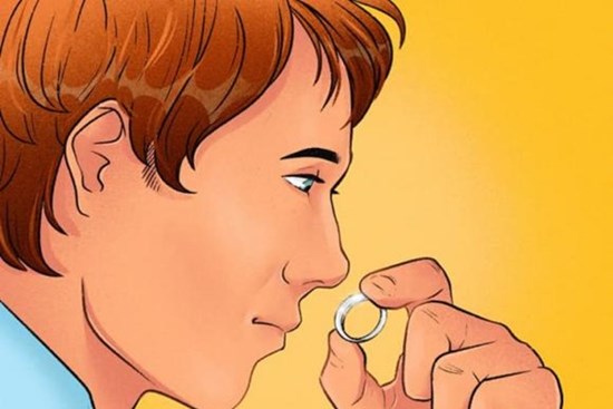 Hà hơi, ngửi mùi cũng biết đâu là trang sức thật hay giả và loạt mẹo giúp nhận biết đồ 'fake' mà không cần ra tiệm