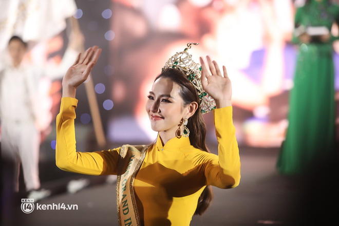 Hàng nghìn người đến đón khiến Thuỳ Tiên liên tục khóc, có gì trong nhà thi đấu Phú Thọ?-4